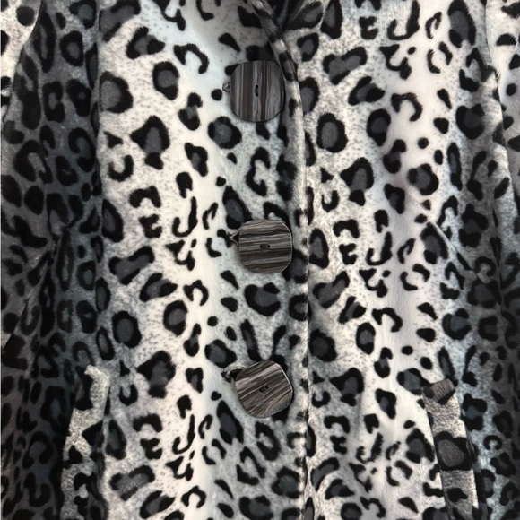 Anthropologie Aunt Wanda Grey Faux Fur Snow Leopard Print 3/4 Sleeve Jacket - Picture 2 of 10